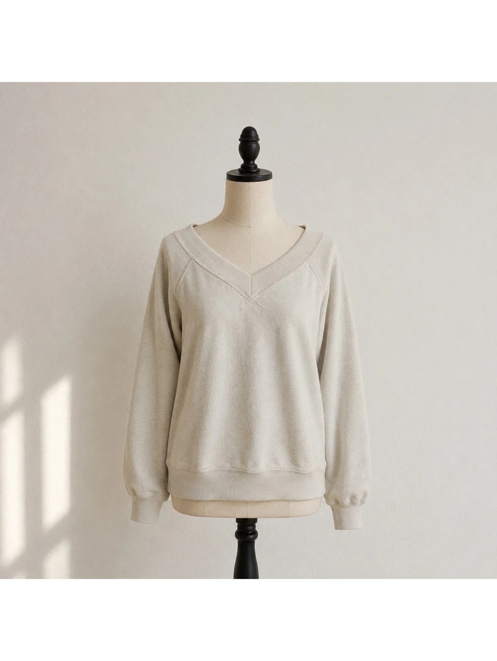 Universal Thread Cream V Neck Raglan Sweatshirt Pullover Women’s XS